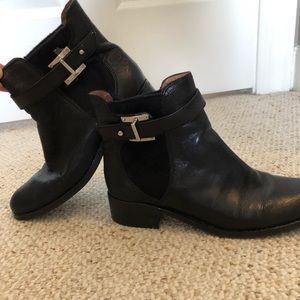Louise Et Cie ankle booties by Vince camuto